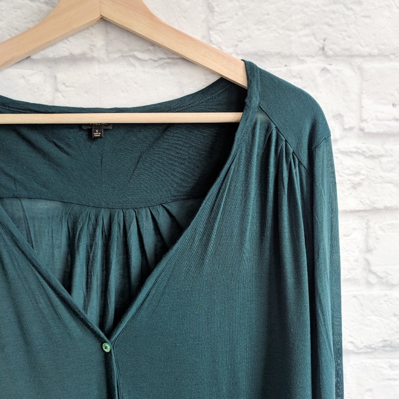 ✨$15✨ T. Babaton Flowy Button Up Tee - Picture 2 of 5